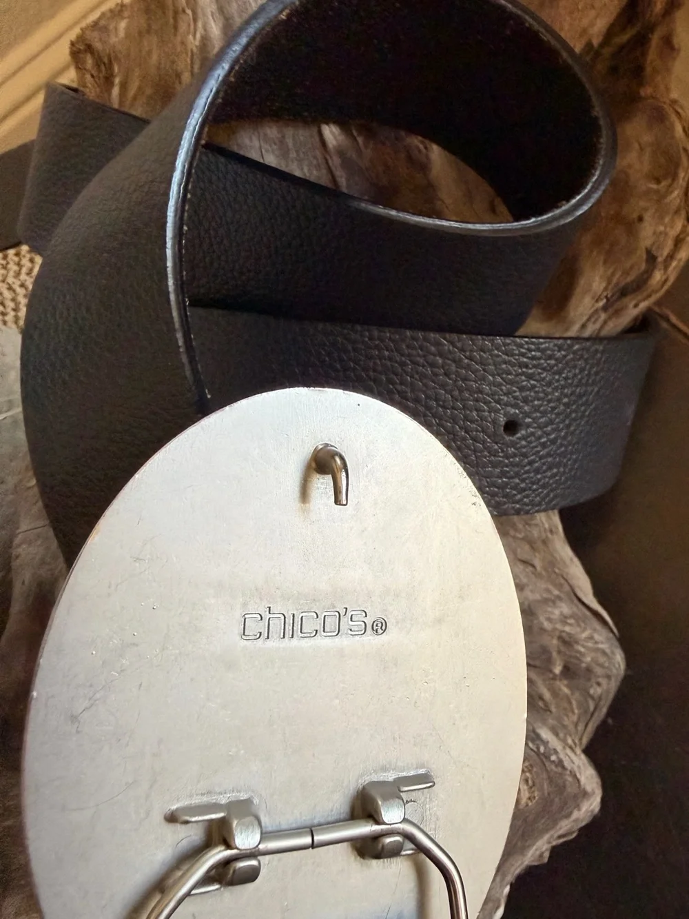 New Chico’s Black Textured Oval Animal-Print Buckle leather belt sz L